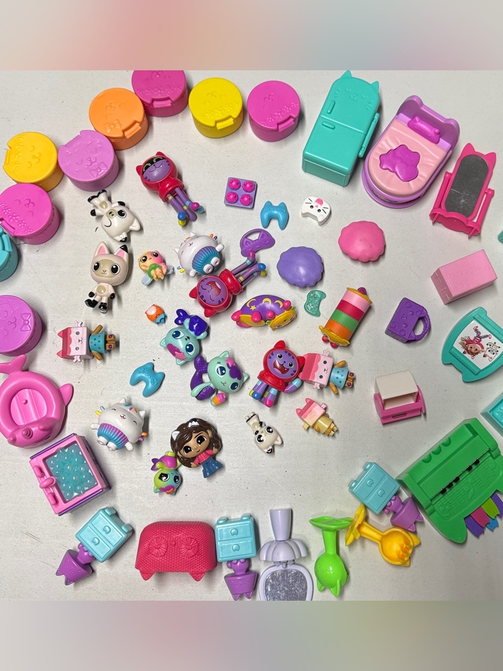 Gabby’s doll house toy and accessories bundle lot